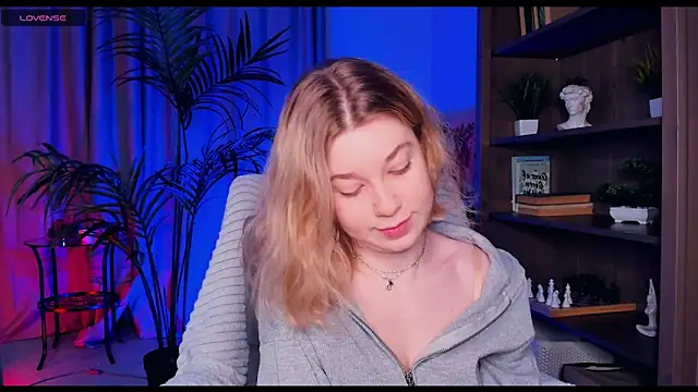 PollyHathor online show from 03.18.25