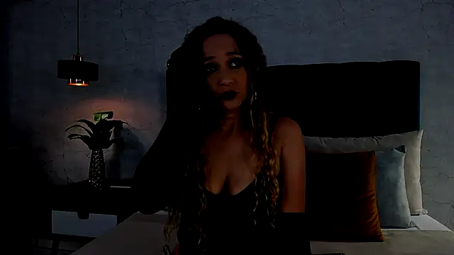 Snapshot of Luna18Pink chatting on 10.29.25 Luna18Pink online show from 10.29.25