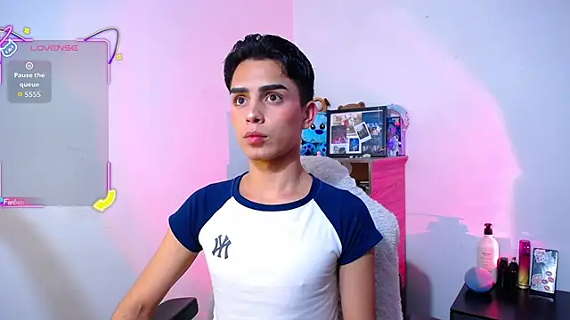 OwenBluee online show from 11.22.25