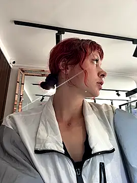 Snapshot of bombom_6 chatting on 10.11.25 bombom 6 online show from 10.11.25