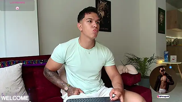 Snapshot of Taylor_John chatting on 10.15.25 Taylor John online show from 10.15.25