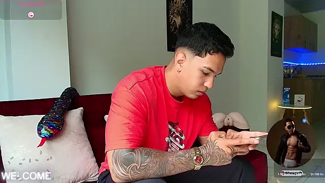 Snapshot of Taylor_John chatting on 10.17.25 Taylor John online show from 10.17.25