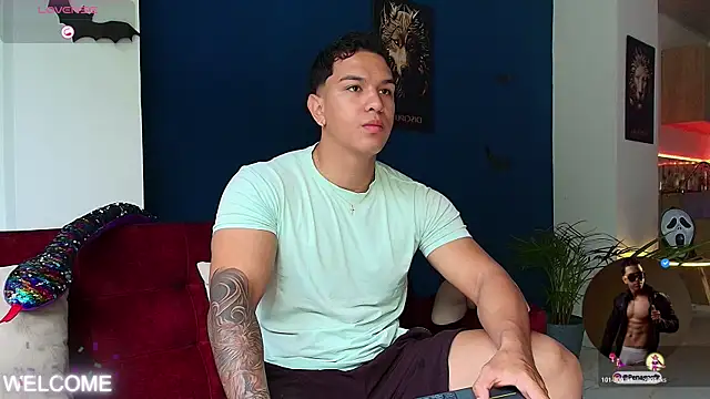 Snapshot of Taylor_John chatting on 10.30.25 Taylor John online show from 10.30.25