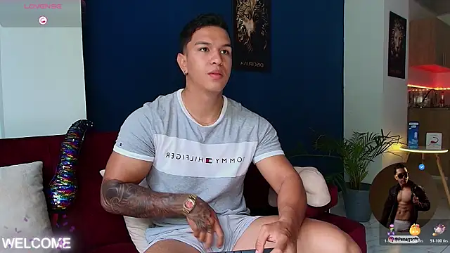 Snapshot of Taylor_John chatting on 11.10.25 Taylor John online show from 11.10.25