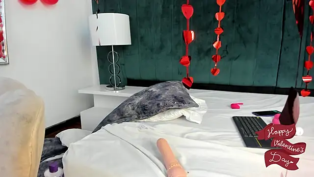 PandoraB  online show from 02.13.25