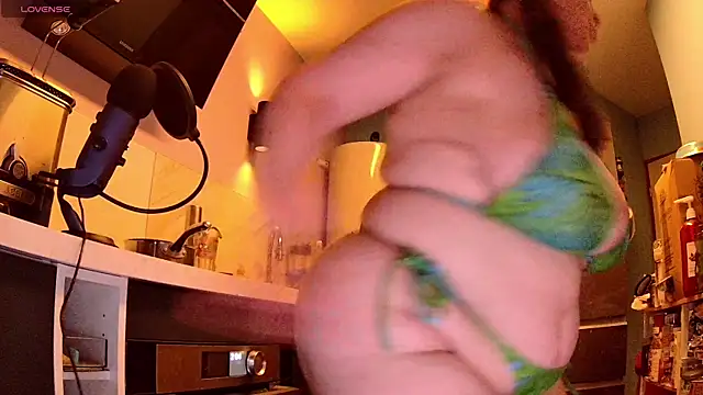Snapshot of Endrocleia chatting on 07.03.26 Endrocleia online show from 07.03.26