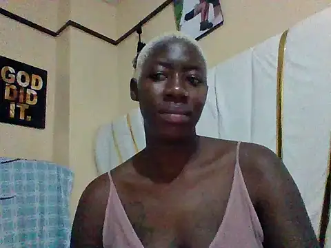 Snapshot of SquirtQueen16 chatting on 11.13.25 SquirtQueen16 online show from 11.13.25