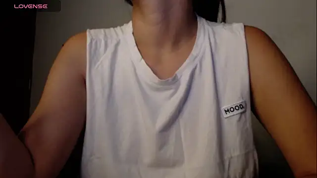 Snapshot of alma_violeta chatting on 10.05.25 alma violeta online show from 10.05.25