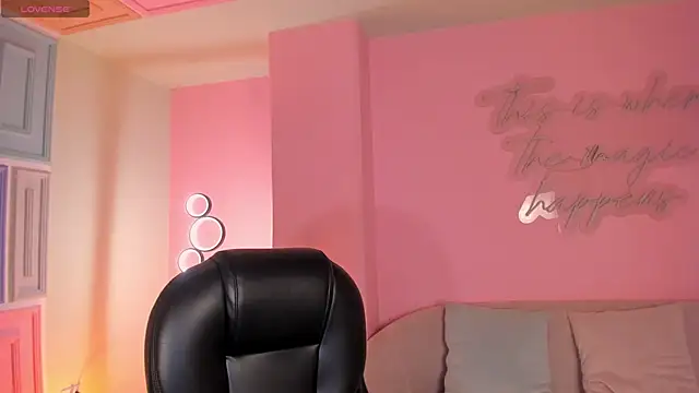 ValeriaRiveraX online show from 10.20.25