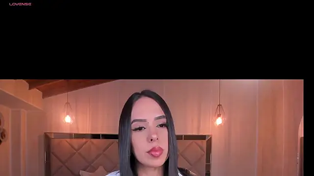 Snapshot of KatieStonne chatting on 10.03.25 KatieStonne online show from 10.03.25