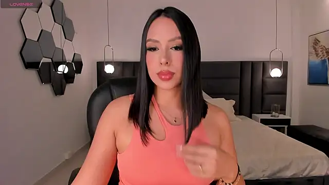 Snapshot of KatieStonne chatting on 10.22.25 KatieStonne online show from 10.22.25