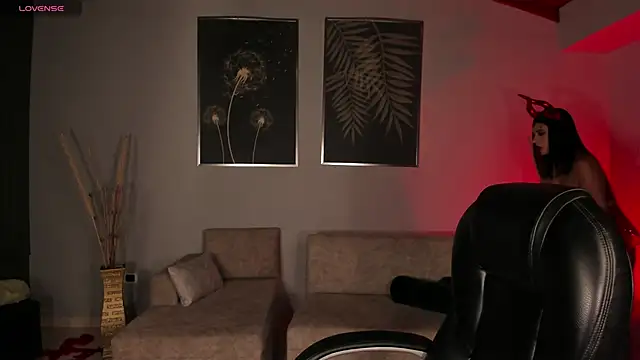 Snapshot of KatieStonne chatting on 11.01.25 KatieStonne online show from 11.01.25