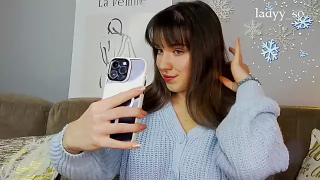 Sofia Hugs online show from 01.30.25