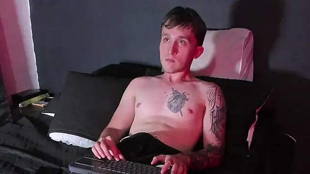 Dylanwhite23  online show from 09.25.25