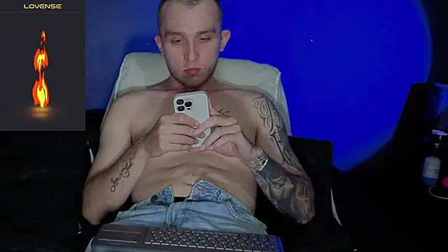 Dylanwhite23  online show from 02.08.26