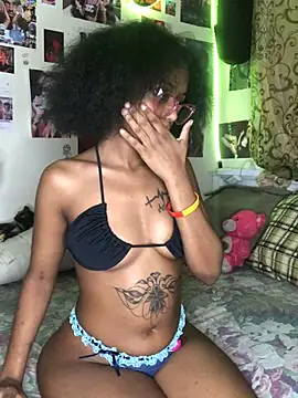 Snapshot of naughtybitches5 chatting on 03.14.25 naughtybitches5 online show from 03.14.25