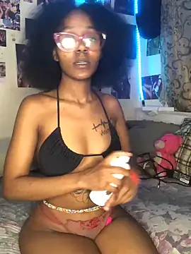 Snapshot of naughtybitches5 chatting on 03.19.25 naughtybitches5 online show from 03.19.25