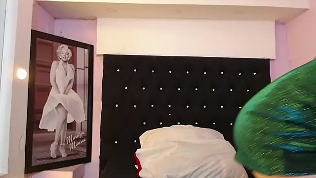 Snapshot of kittybonxx chatting on 10.05.25 kittybonxx online show from 10.05.25