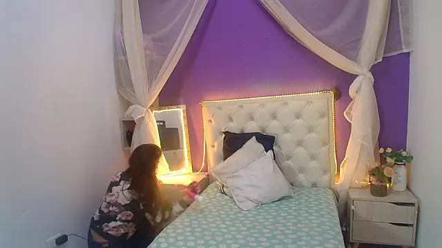Ingrid Casas online show from 12.19.24