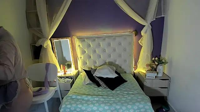 Ingrid Casas online show from 12.21.24