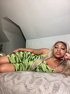 Snapshot of AUNYXXX chatting on 02.14.25 AUNYXXX online show from 02.14.25