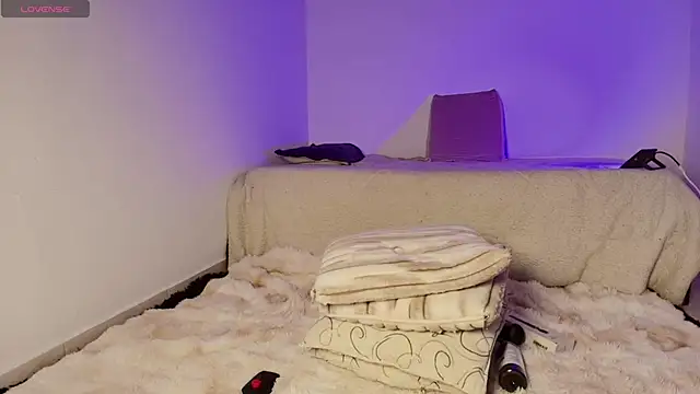 Madeline Dreams online show from 05.07.26