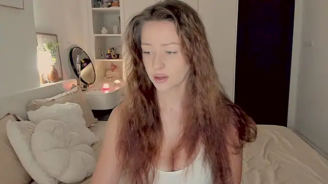 Snapshot of aveme_melissa chatting on 05.28.26 aveme melissa online show from 05.28.26