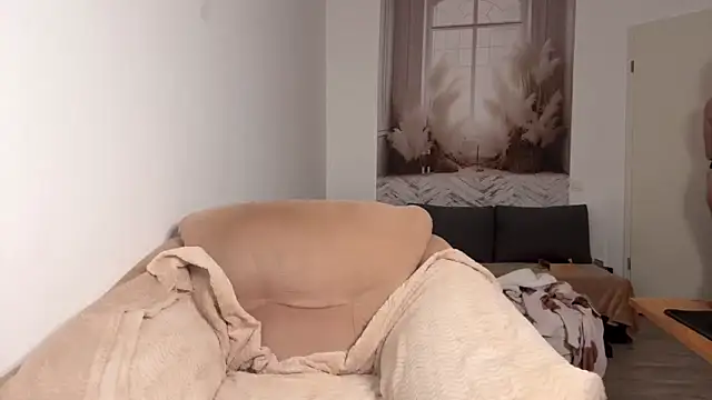 Snapshot of Caliiie-of chatting on 10.13.25 Caliiie-of online show from 10.13.25