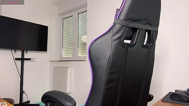 Snapshot of Caliiie-of chatting on 11.05.25 Caliiie-of online show from 11.05.25