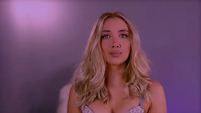 Snapshot of Jessielle chatting on 10.07.25 Jessielle online show from 10.07.25