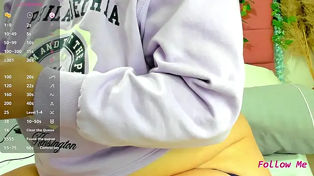 Snapshot of arisha_hot chatting on 10.04.25 arisha hot online show from 10.04.25