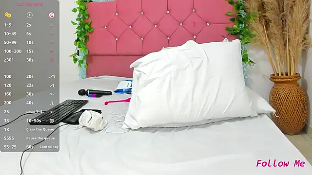 Snapshot of arisha_hot chatting on 10.26.25 arisha hot online show from 10.26.25