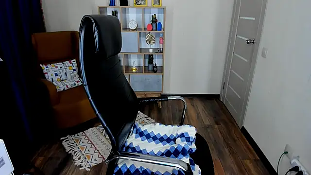 Snapshot of FrancescaCollins chatting on 10.16.25 FrancescaCollins online show from 10.16.25