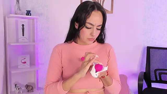 Snapshot of Eva_ritz chatting on 11.14.25 Eva ritz online show from 11.14.25