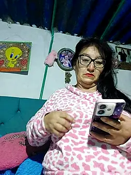 Snapshot of clarita_01 chatting on 06.23.26 clarita 01 online show from 06.23.26