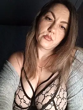 Snapshot of Ant0nina chatting on 12.14.24 Ant0nina online show from 12.14.24