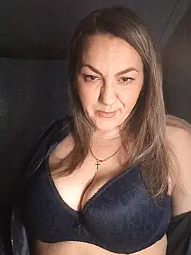 Snapshot of Ant0nina chatting on 12.14.24 Ant0nina online show from 12.14.24