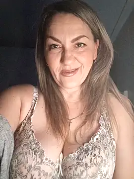 Snapshot of Ant0nina chatting on 12.16.24 Ant0nina online show from 12.16.24