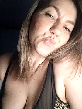 Snapshot of Ant0nina chatting on 01.22.25 Ant0nina online show from 01.22.25