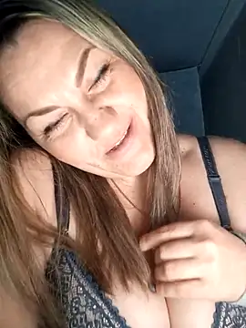 Snapshot of Ant0nina chatting on 03.21.25 Ant0nina online show from 03.21.25