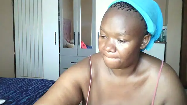 Snapshot of XXXGIANTBOOBS chatting on 09.17.25 XXXGIANTBOOBS online show from 09.17.25