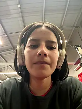 Snapshot of _vaness chatting on 12.02.25 vaness online show from 12.02.25