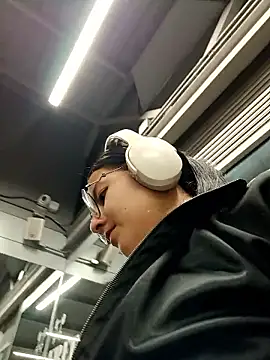  vaness online show from 04.05.26