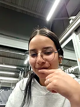 Snapshot of _vaness chatting on 07.17.26 vaness online show from 07.17.26