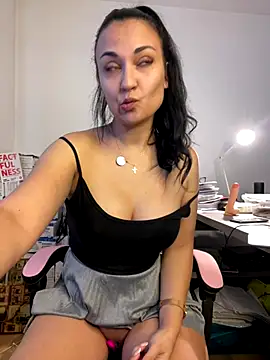 Snapshot of AlexandraRand chatting on 09.16.25 AlexandraRand online show from 09.16.25