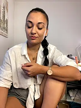 Snapshot of AlexandraRand chatting on 09.17.25 AlexandraRand online show from 09.17.25
