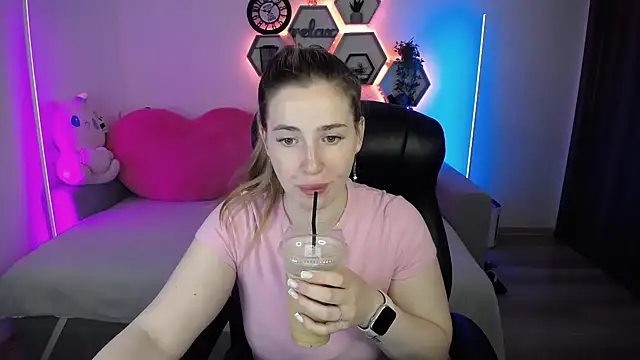Snapshot of SabrinViolet chatting on 06.24.26 SabrinViolet online show from 06.24.26