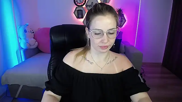 Snapshot of SabrinViolet chatting on 07.07.26 SabrinViolet online show from 07.07.26