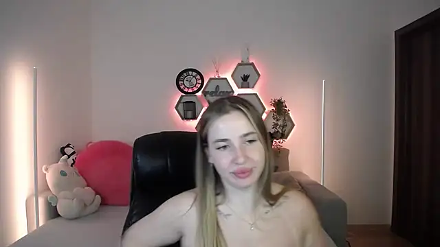 Snapshot of SabrinViolet chatting on 07.10.26 SabrinViolet online show from 07.10.26