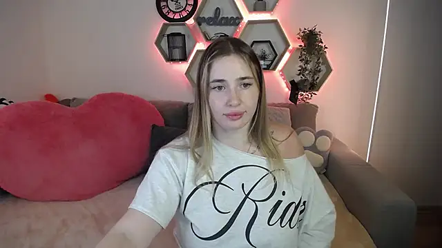 Snapshot of SabrinViolet chatting on 07.20.26 SabrinViolet online show from 07.20.26